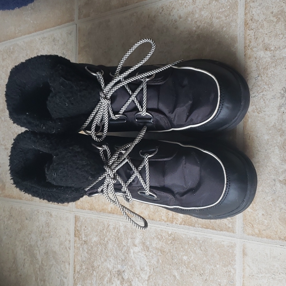Sorel waterproof fluffy lined winter boots